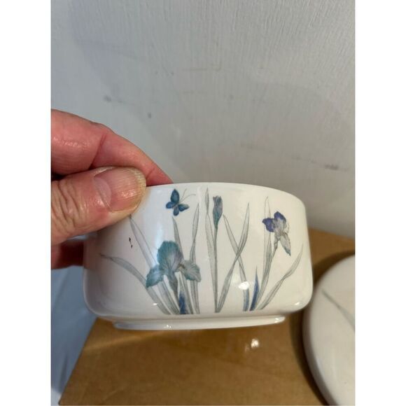 Hankook Sango Quadrille Atrium Pattern lidded trinket bowl Blue Iris Flowers But - Picture 3 of 4